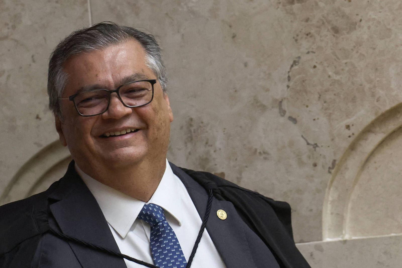 Dino diz que 'STF é maior que qualquer um que o integra' após escalada da tensão entre Moraes e Mendonça