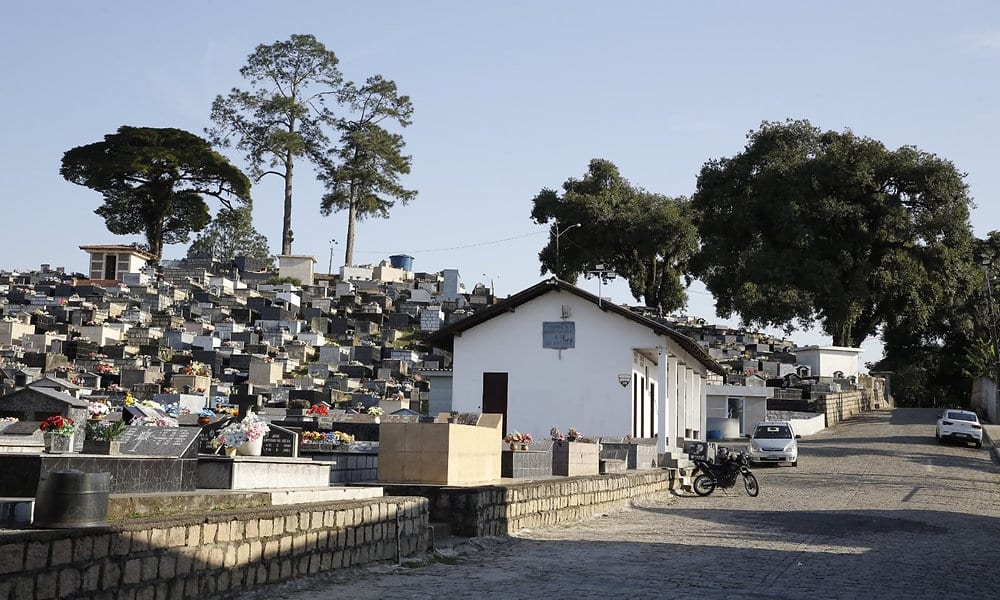 Joinville convoca responsáveis por sepulturas abandonadas no Cemitério Nossa Senhora de Fátima