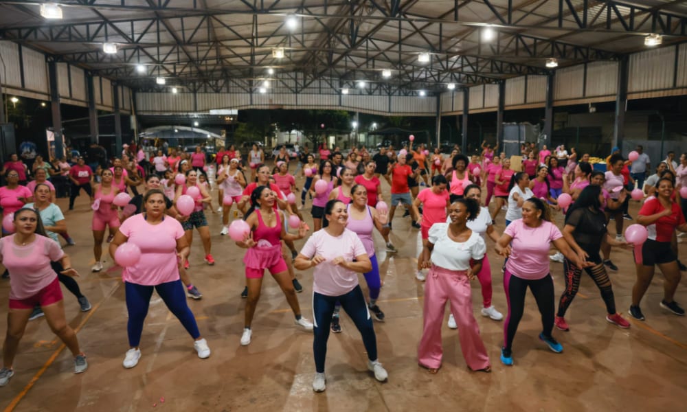 Zumba Rosa leva saúde, dança e conscientização para mulheres na Feira Coberta do Jardim Taquari