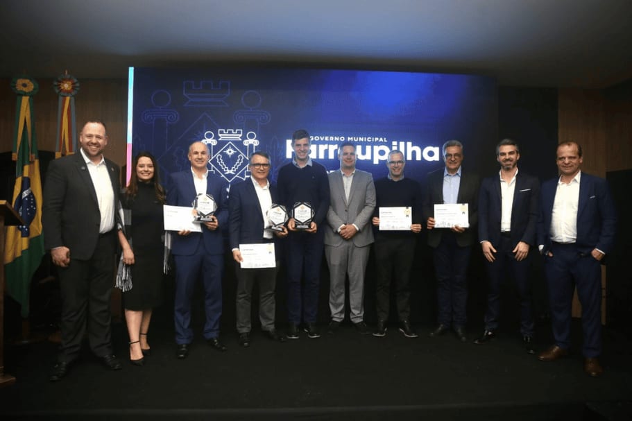 Prefeitura homenageia empresas na solenidade de entrega do Certificado 100+