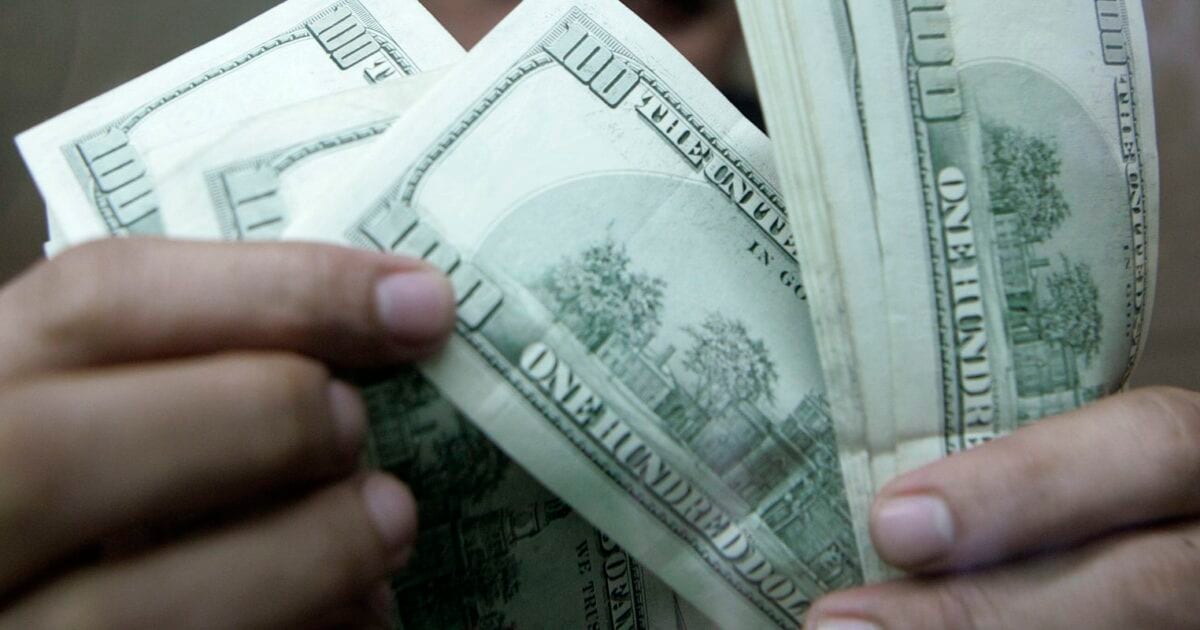 Dólar sobe a R$ 5,196 após fala dura do presidente do Fed