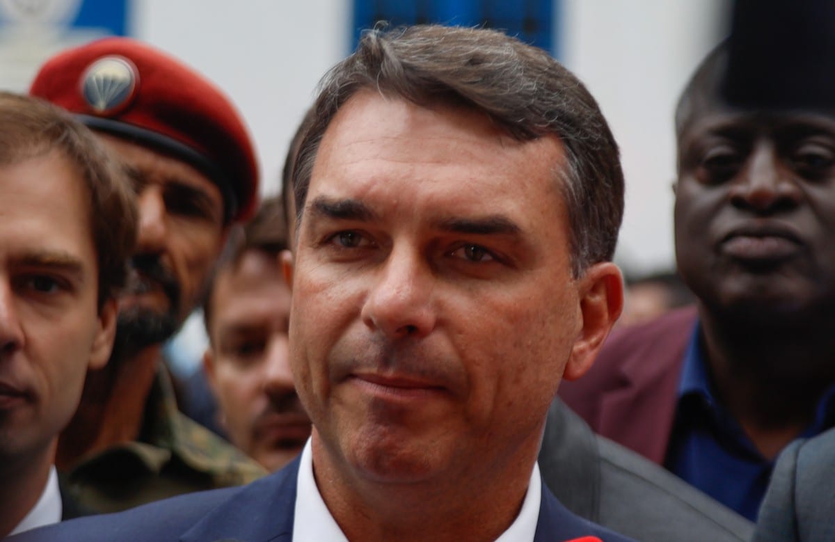 Flávio Bolsonaro defende flexibilizar normas ambientais para construção de resorts na Costa Verde do RJ