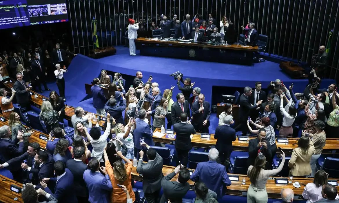“Uma vitória histórica das trabalhadoras e dos trabalhadores”, diz Edinho sobre fim da escala 6×1