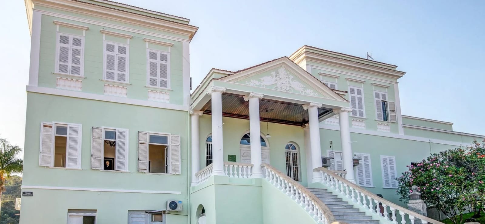 Reforma no telhado da Santa Casa Anna Cintra altera rotina de atendimentos em Amparo
