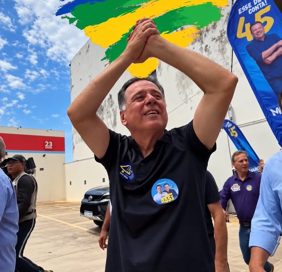 Marconi Perillo faz caminhada e é recebido com alegria em Jataí