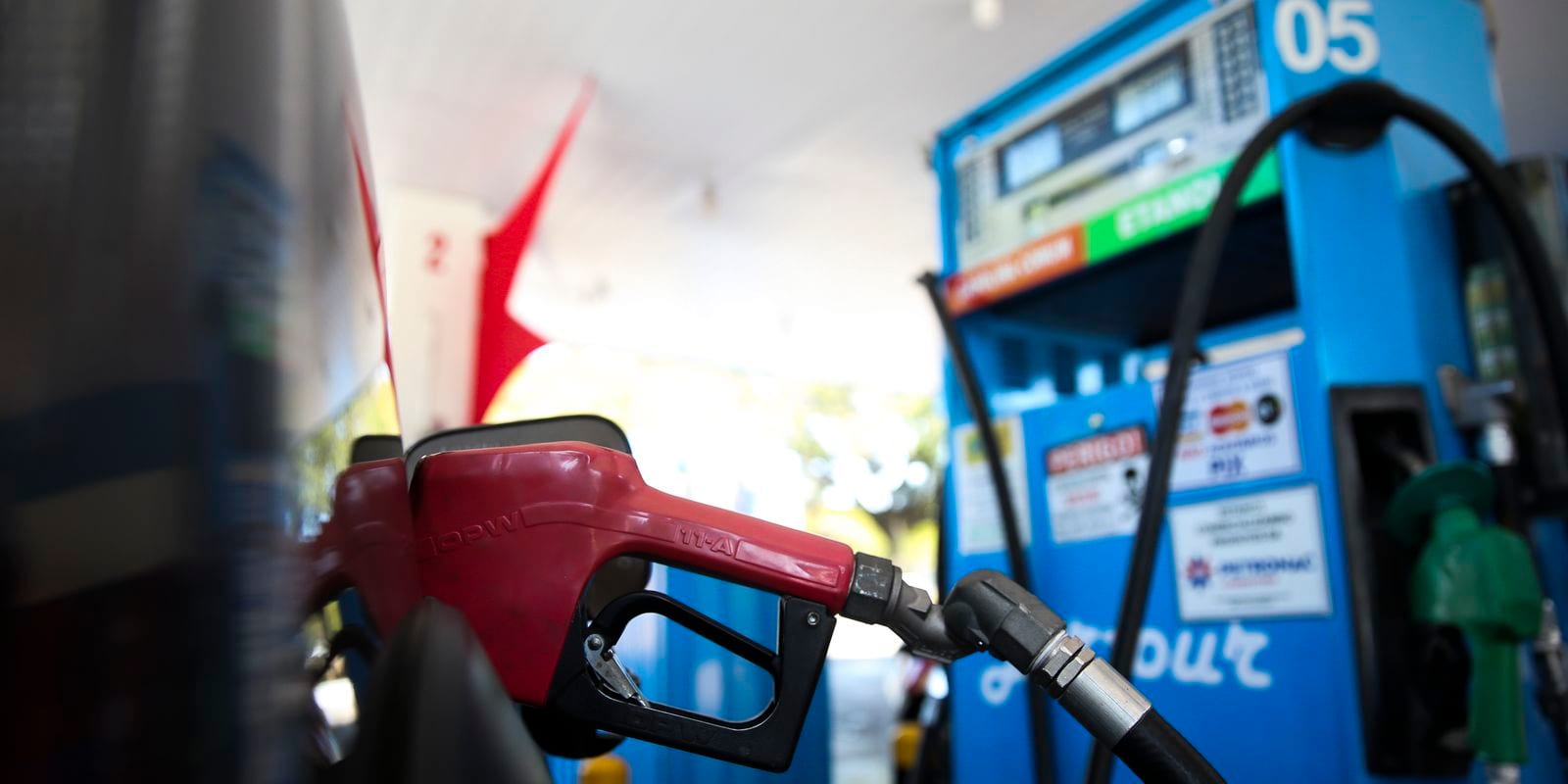 Tributos da gasolina são zerados e subsídios a combustíveis, ampliados