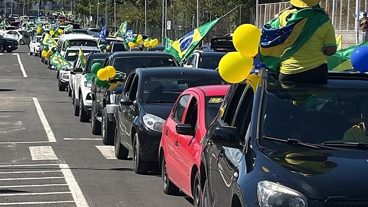 Apoiadores de Flávio fazem carreata em Criciúma neste sábado (17)