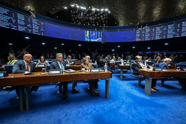 PL 2.673/2025 (Lei do Mar) é aprovado pela CMA e vai ao Plenário em regime de urgência