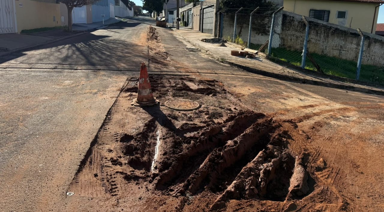 Botucatu abre ação contra Sabesp por 800 recortes no asfalto