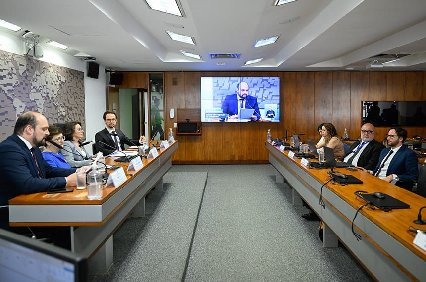 Especialistas pedem transparência das plataformas e divergem sobre novas regras