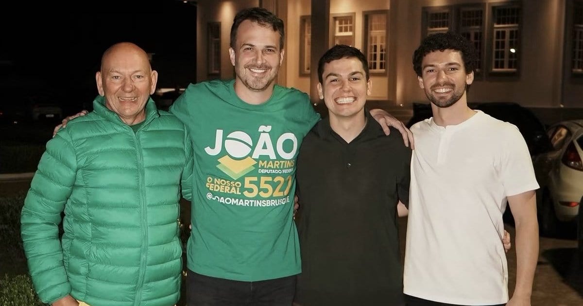 Luciano Hang, inelegível, oficializa apoio a João Martins em SC