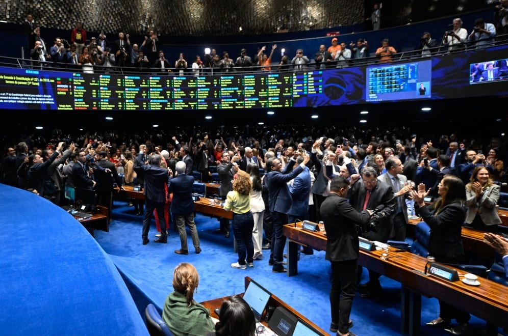 Em noite histórica, Senado aprova fim da escala 6×1 por 75 votos a 1; trabalhadores terão direito a dois dias de folga p