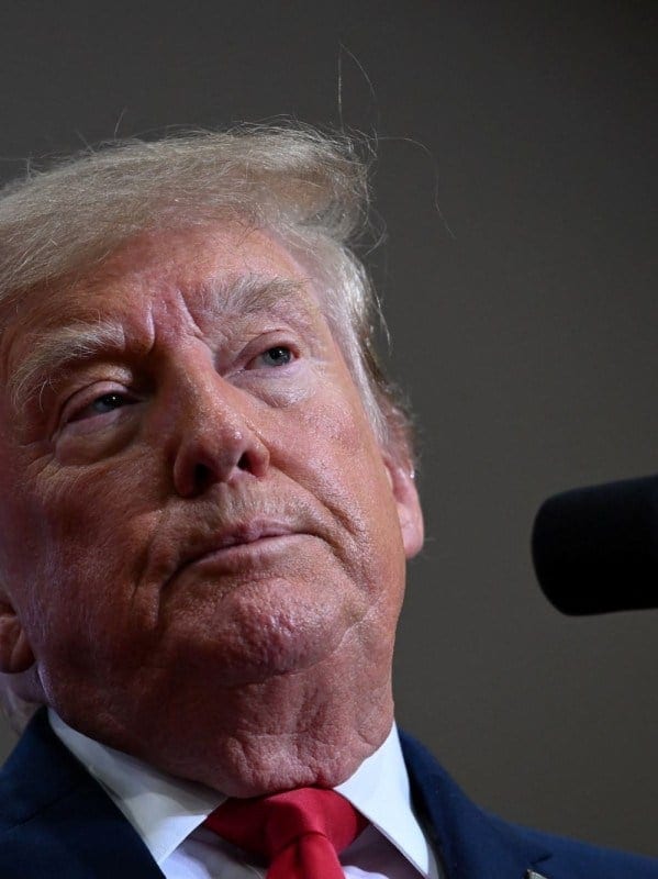Após ridicularizar, Trump vota antecipadamente nas eleições de meio de mandato nos EUA
