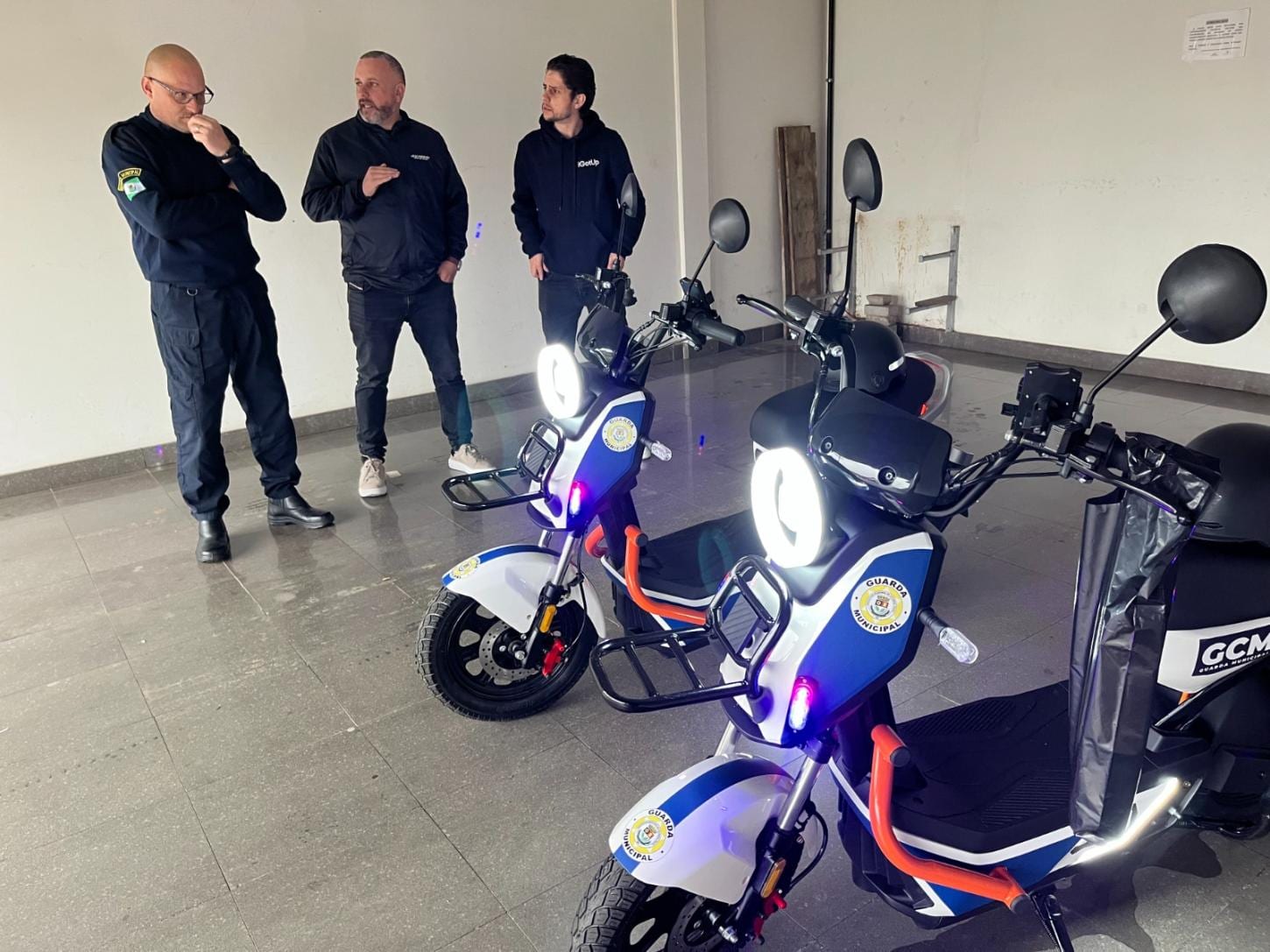 GCM de Estância Velha recebe moto elétrica 1000w para patrulhamento