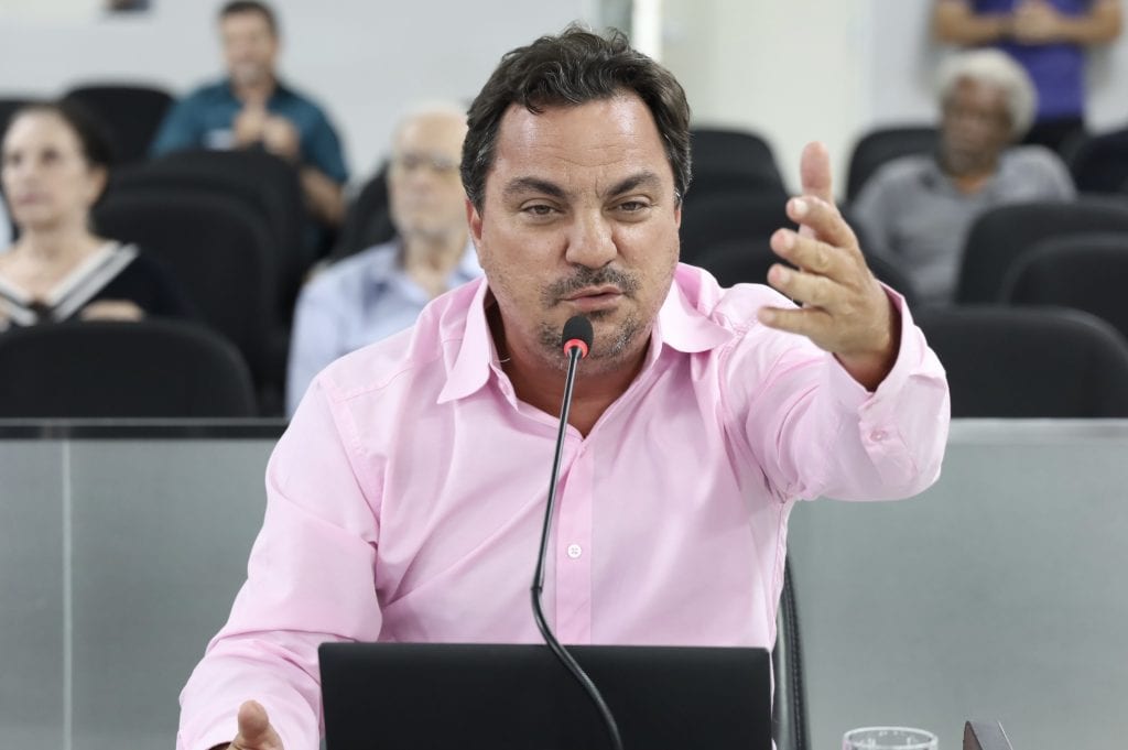 Gualter cobra informações sobre referência em infectologia