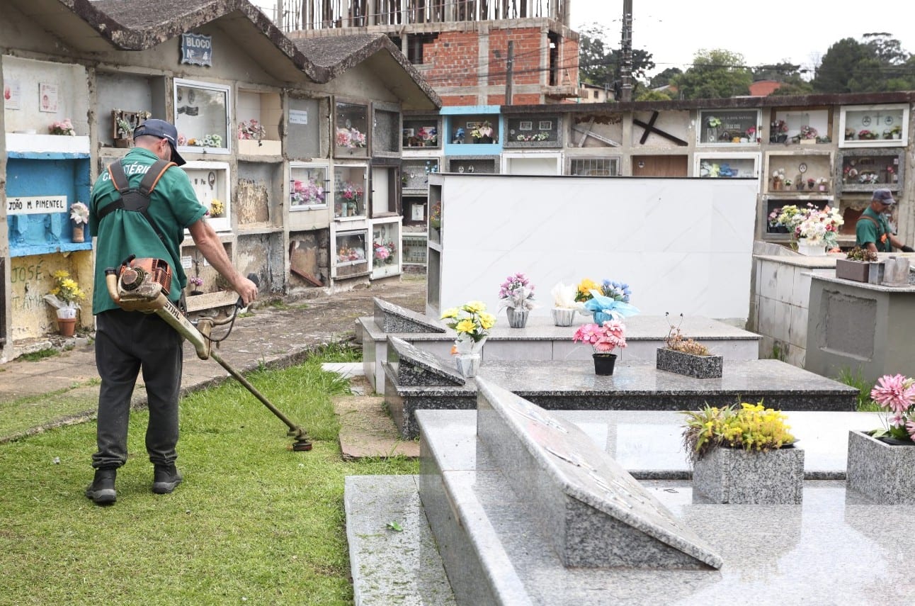 FOTOS: Cemitérios de Canela e Gramado recebem melhorias e horários estendidos para o Finados