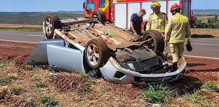 Corolla capota na PR182, entre Palotina e Toledo