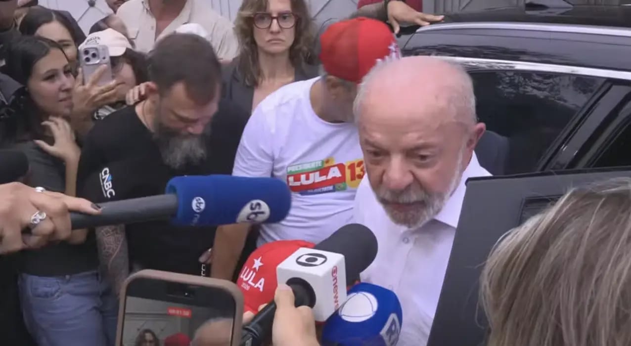 Lula chama Flávio Bolsonaro de “miliciano” após votar em São Bernardo do Campo