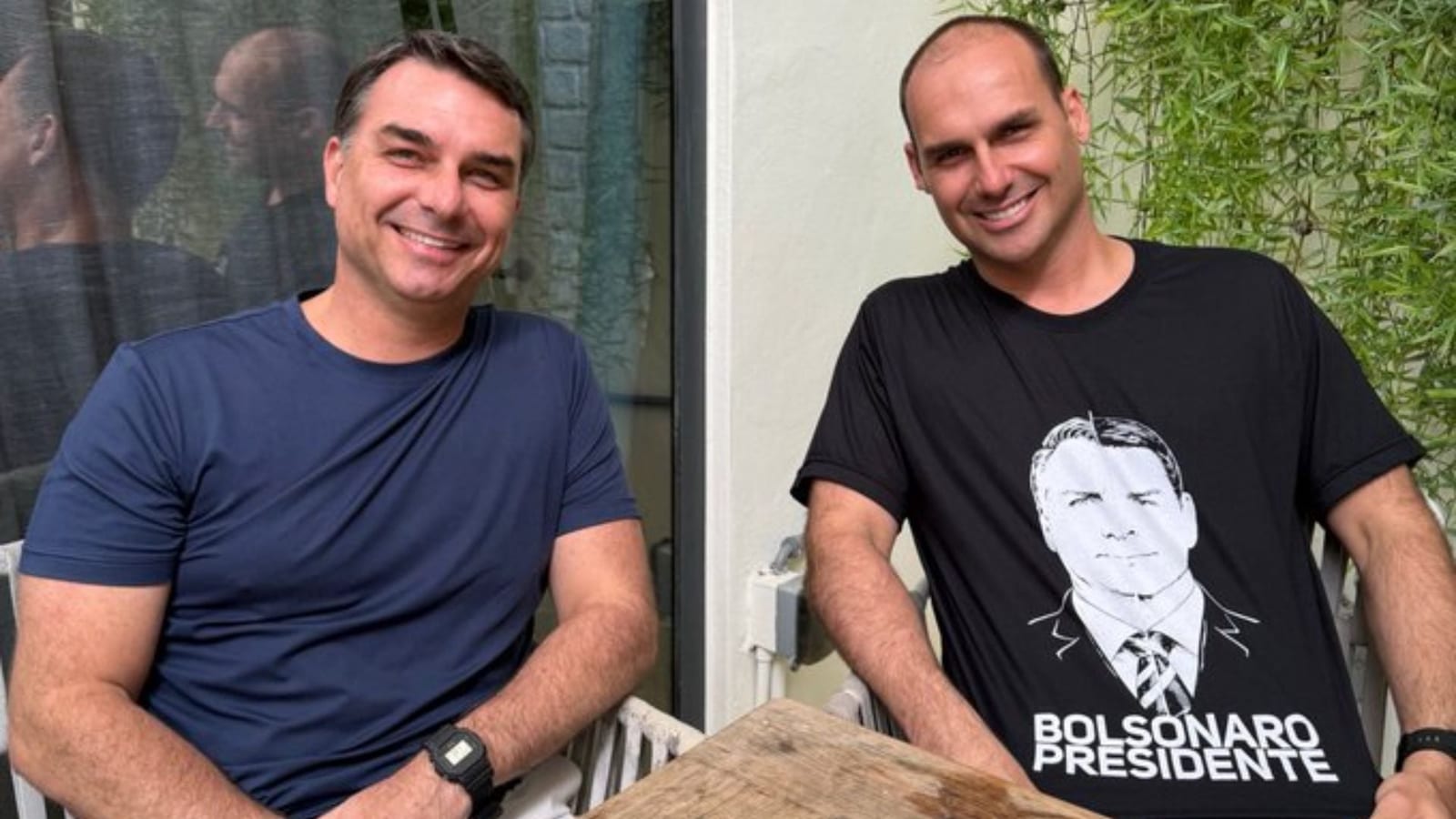 Assista ao vídeo em que Eduardo defendeu que Flávio deixasse o Brasil