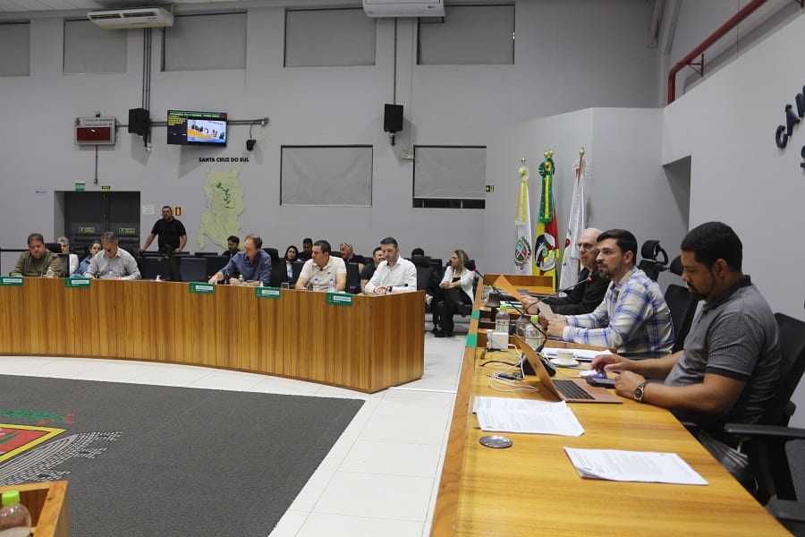 Câmara de Santa Cruz do Sul debate oito projetos em sessão na segunda