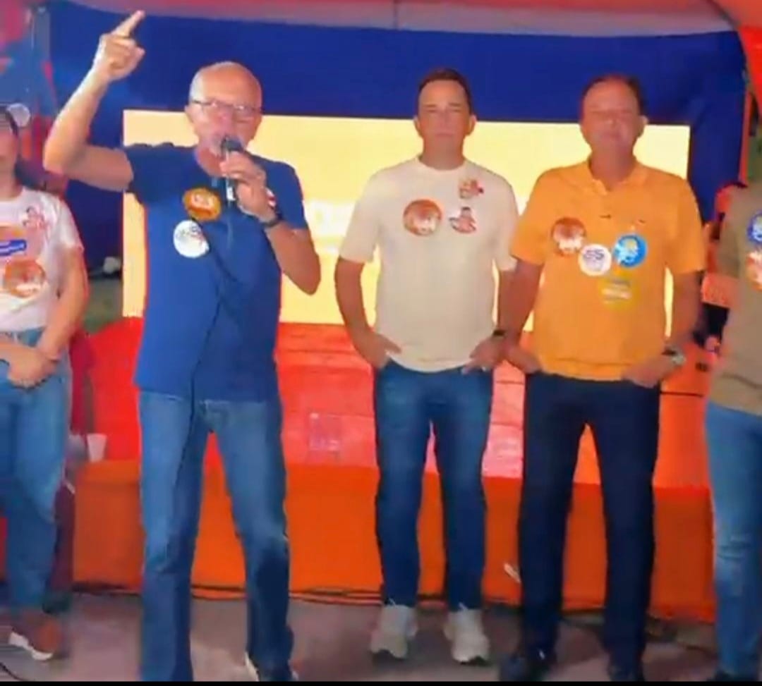 Fábio Meireles reúne multidão em Aracaju com quatro candidatos