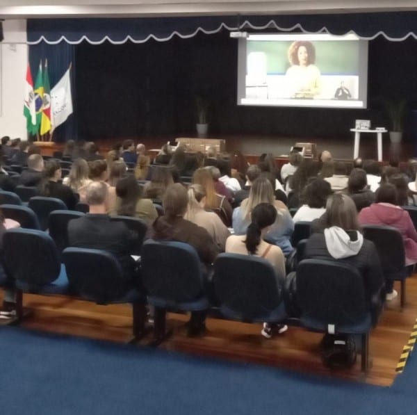 Mesários da 100ª Zona participam de treinamento para Eleições 2026