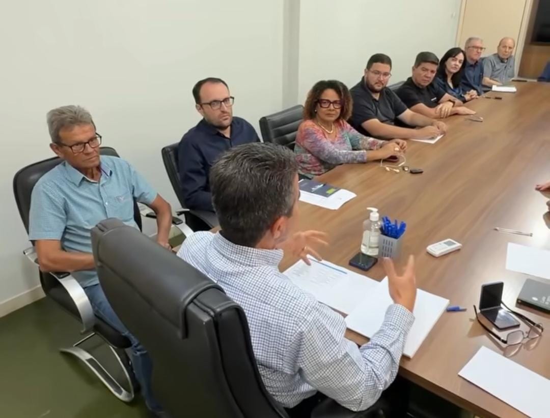 Prefeito Aleomar Rezende reúne com os secretários