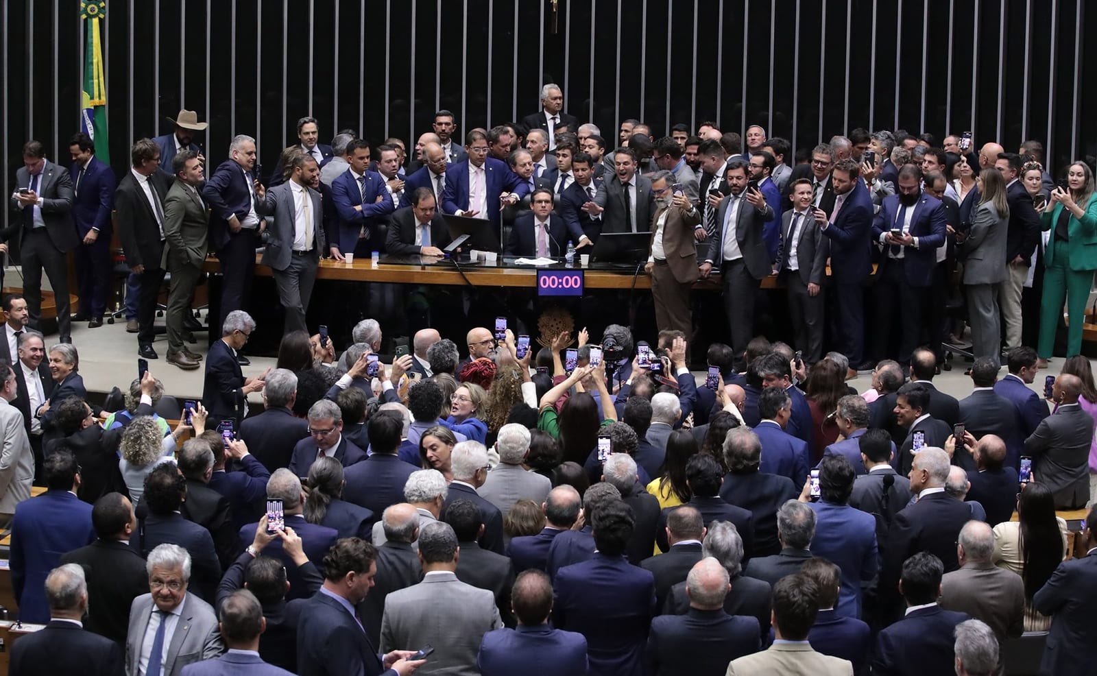 Parlamentares em fim de mandato têm até 31 de janeiro para aprovar leis