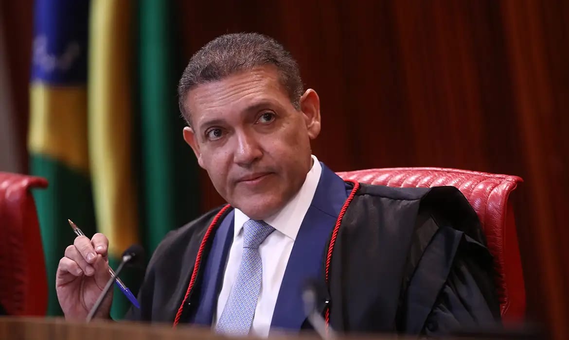 Fim da escala 6×1 pode impulsionar Lula e colocar Flávio Bolsonaro em situação delicada, avalia cientista político