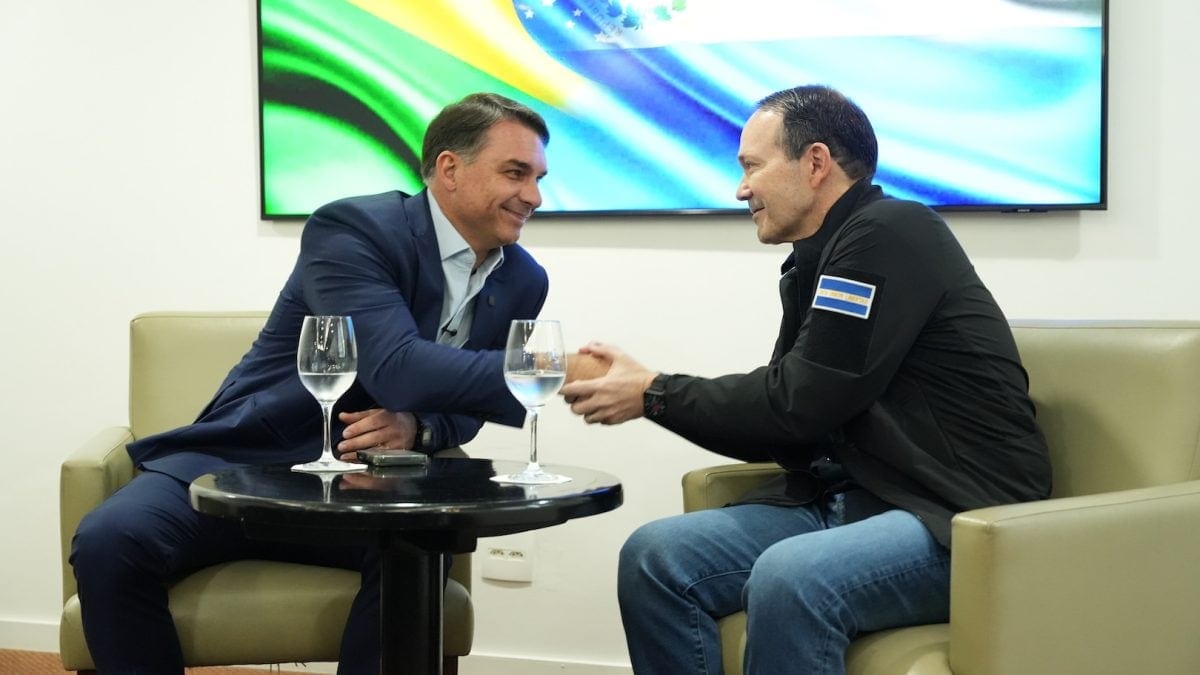 Flávio se reúne com ministro da Justiça de Bukele e se diz inspirado