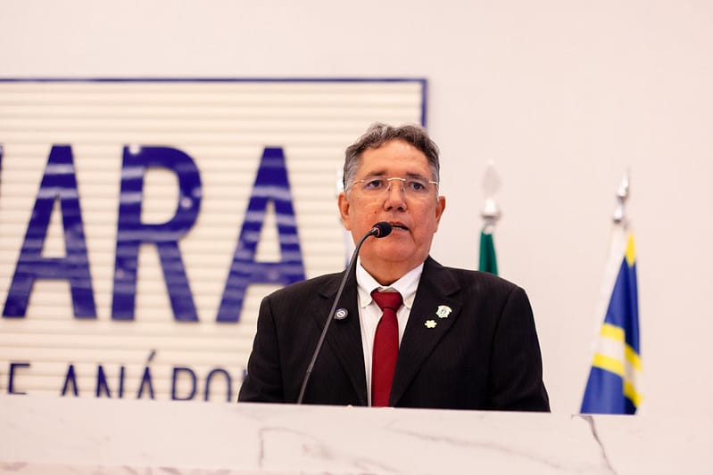 Vereador Osmar Borges pede reparos no Feirão da Santa Izabel