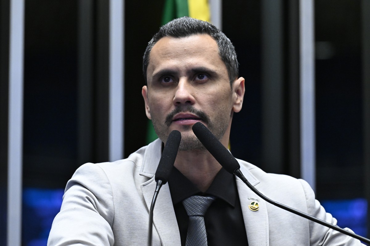 Cleitinho desiste de candidatura ao governo de MG em vídeo emocional