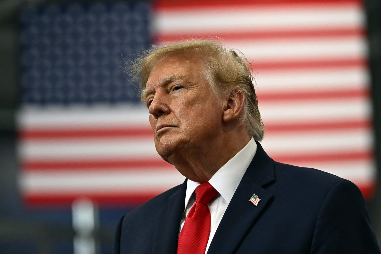 Trump diz que eleições brasileiras pareceram manipuladas, mas que gosta de Lula
