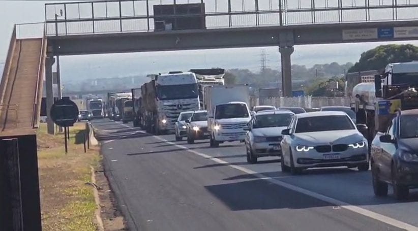 Rodovias recebem 1 milhão de veículos no feriado