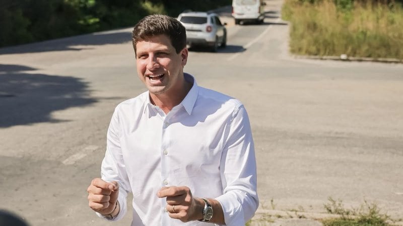 Motoristas de aplicativo cobram propostas, e João Campos assina carta de compromisso