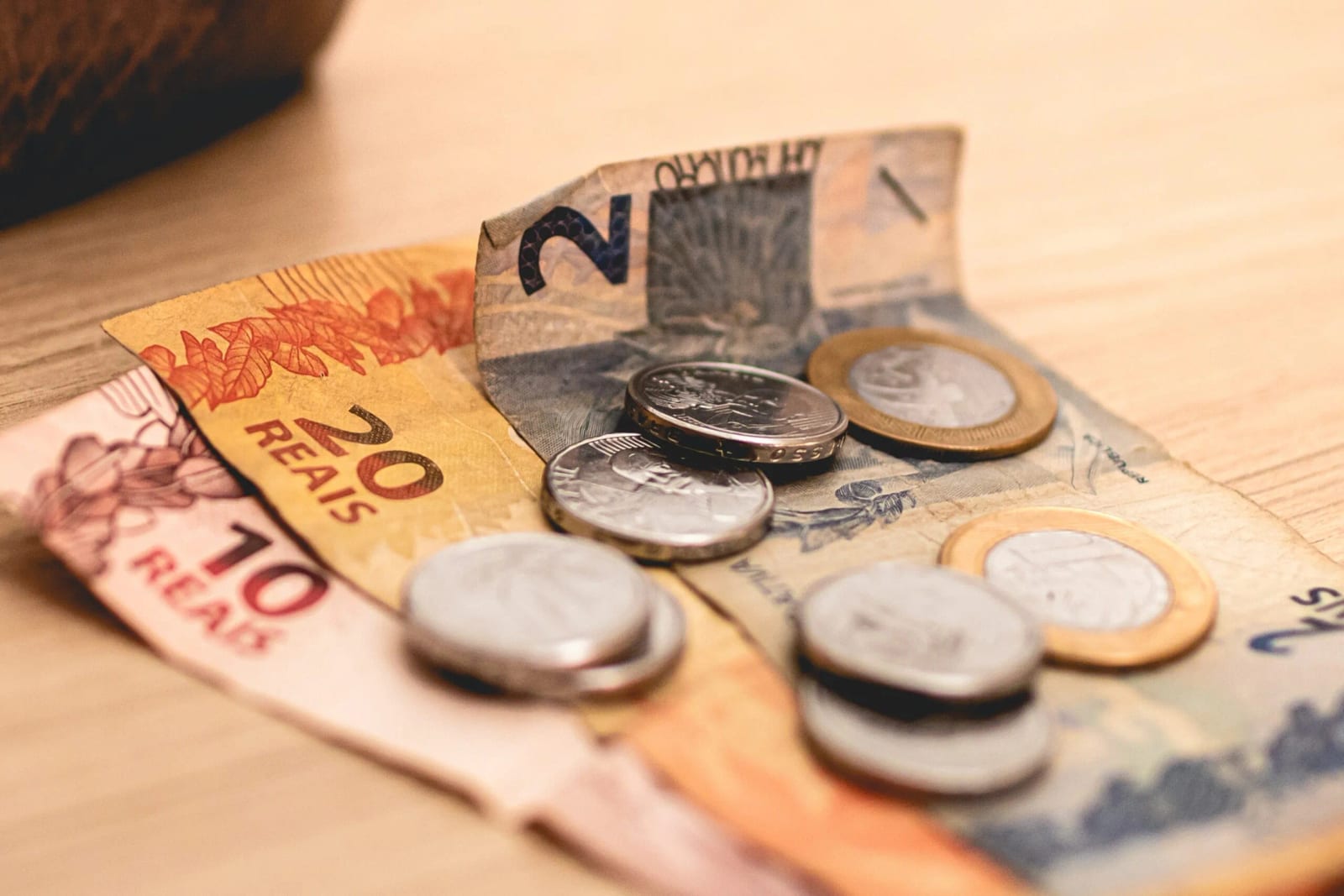 PIB do 1º semestre cresce 1,9%; juros e dívida freiam ritmo