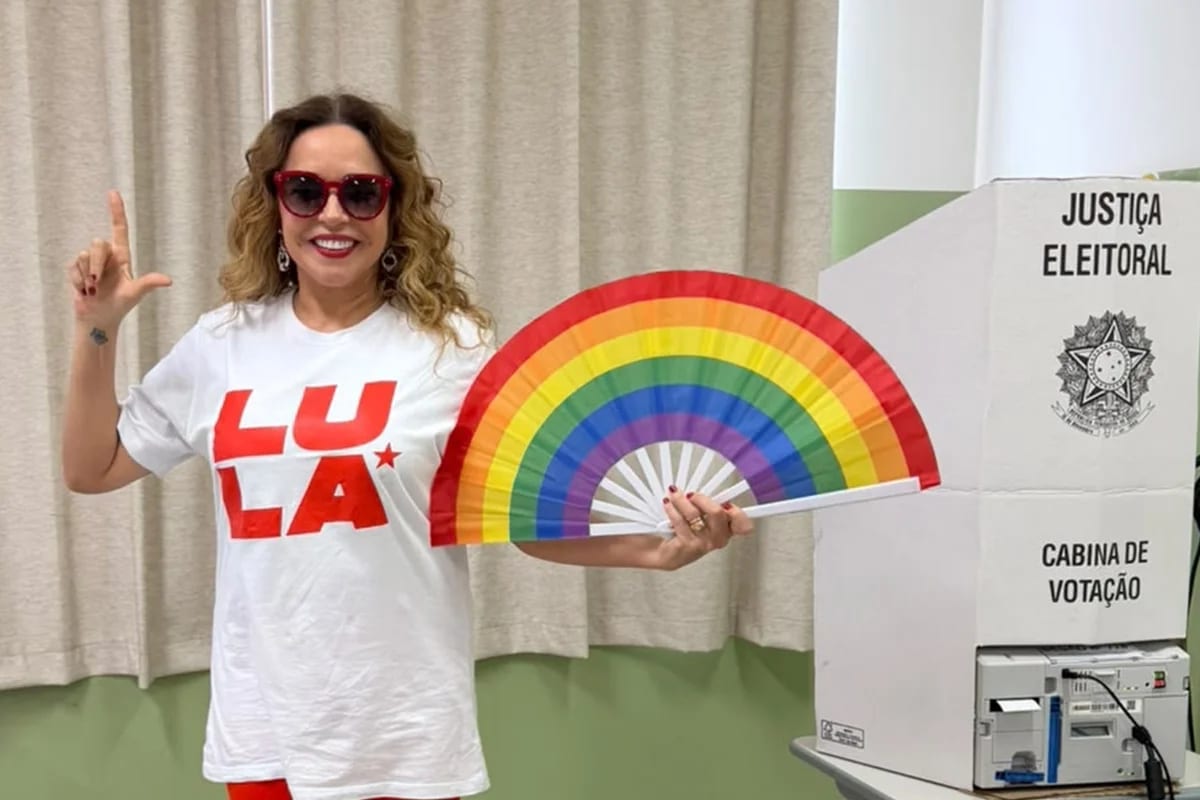 Após Caetano no RJ, Daniela Mercury convoca "ato pela democracia" na BA