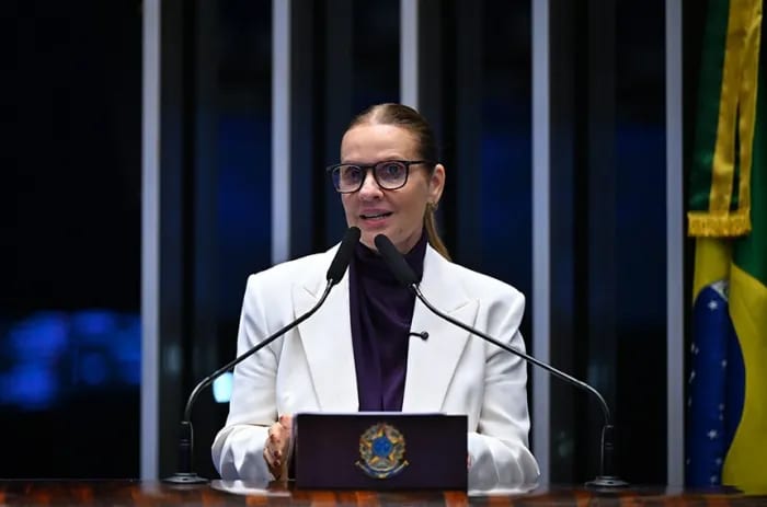 Toma posse a senadora Leany Lemos