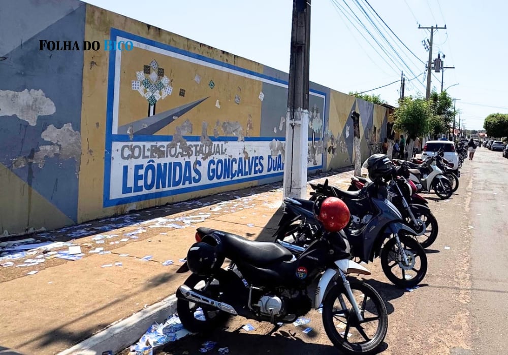 Santinhos aparecem perto de locais de votação no Bico do Papagaio