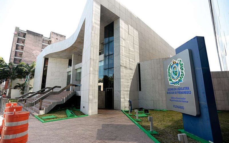 Deputados governistas marcam reunião para discutir mesa diretora da Alepe e excluem PSD
