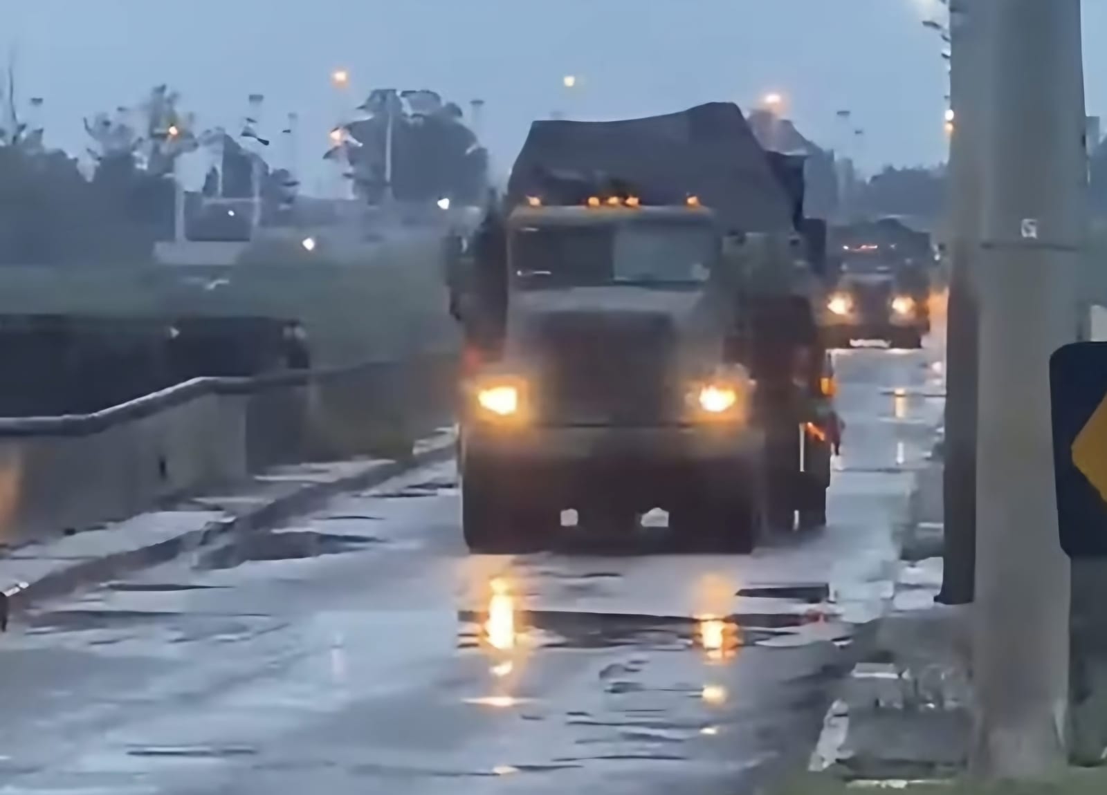 Comboio militar argentino movimenta a fronteira entre Brasil e Argentina