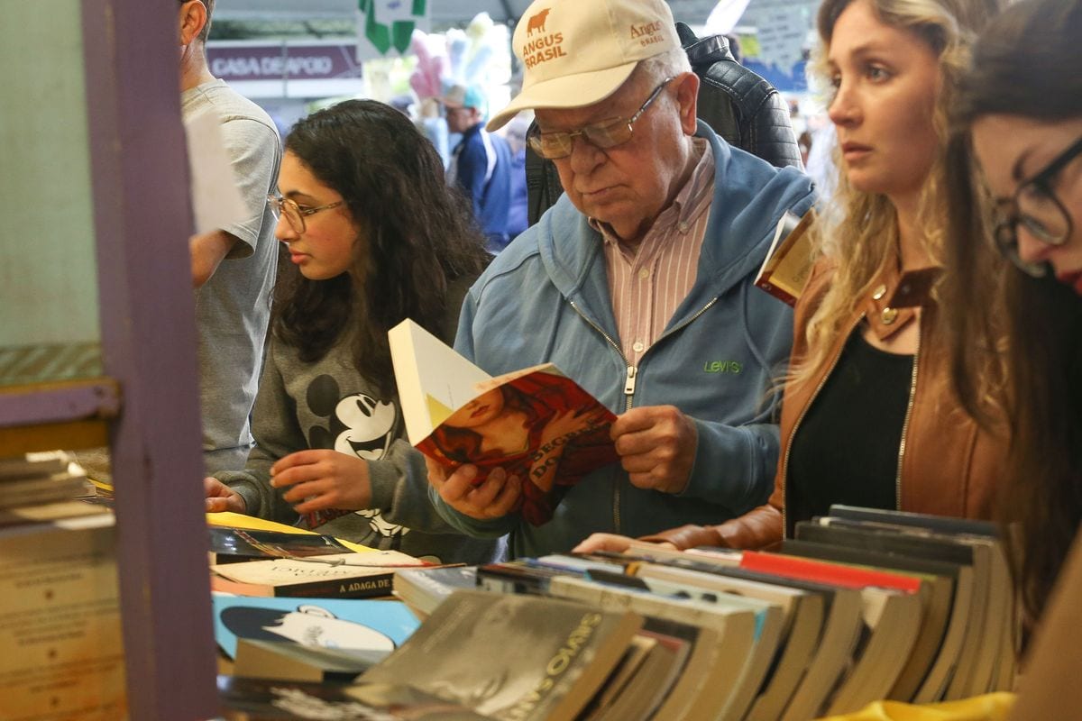 Primeiro fim de semana da Feira do Livro de Caxias do Sul teve boas vendas e ótimo público