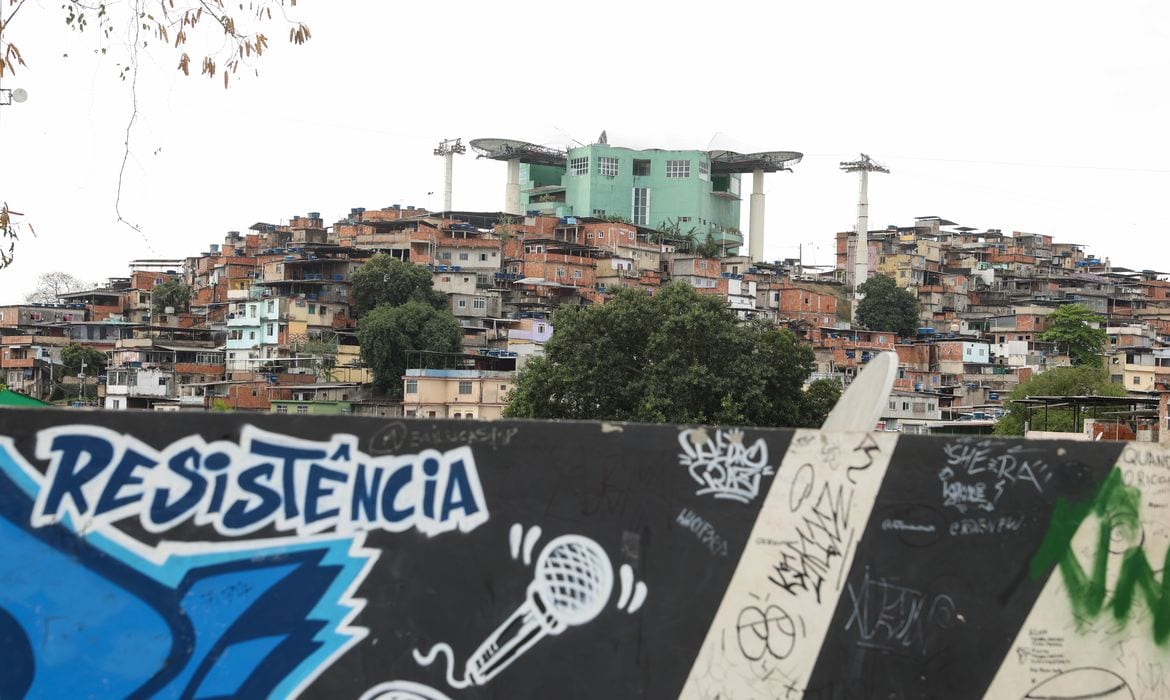 Moradores de favelas do Rio priorizam educação e mobilidade nas eleições