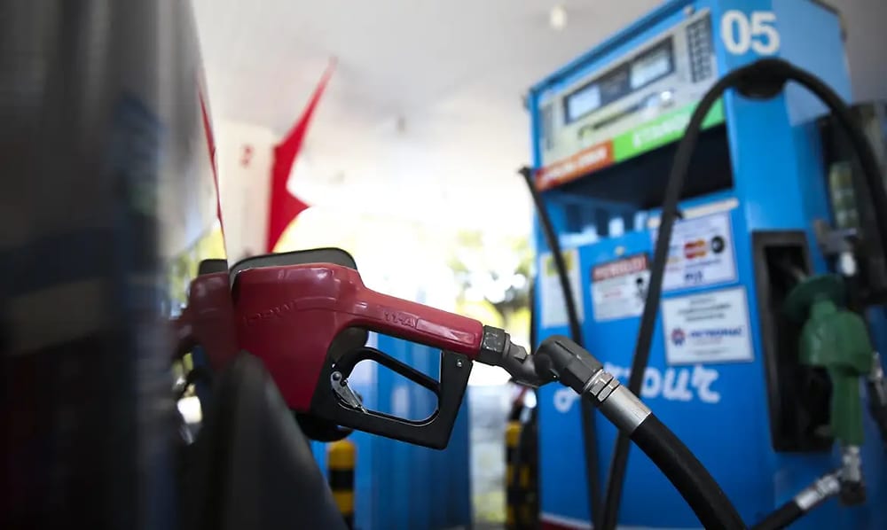 Governo zera tributos da gasolina aumenta subsídios a combustíveis
