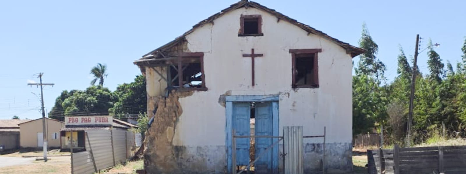 Igreja do século XVIII em Chapada da Natividade corre risco de desabar