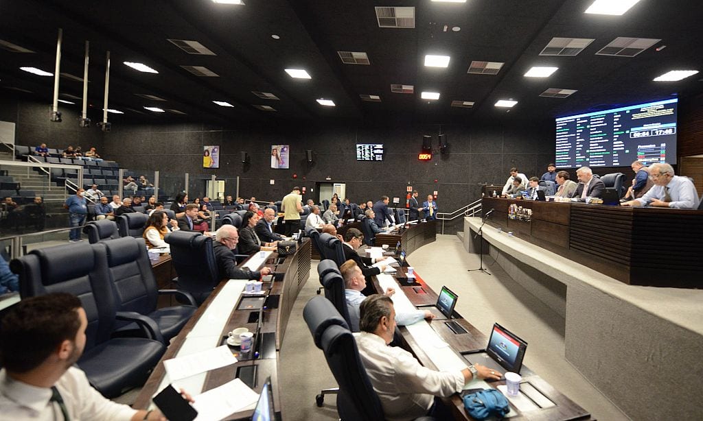Câmara de Guarulhos aprova 120 dias mínimos para convocar suplentes