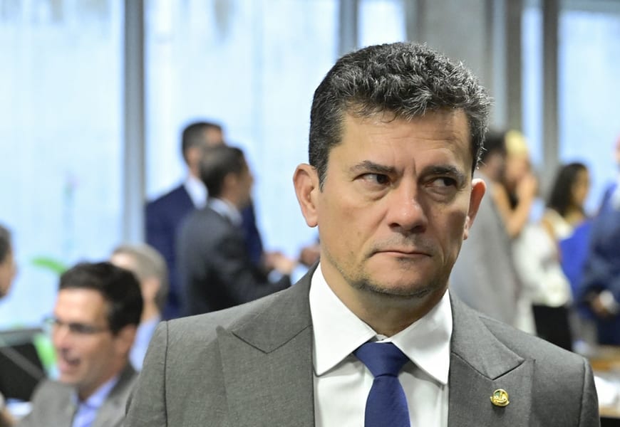 Para Moro, é “compreensível” Flávio dar uma banana para os eleitores e fugir do país