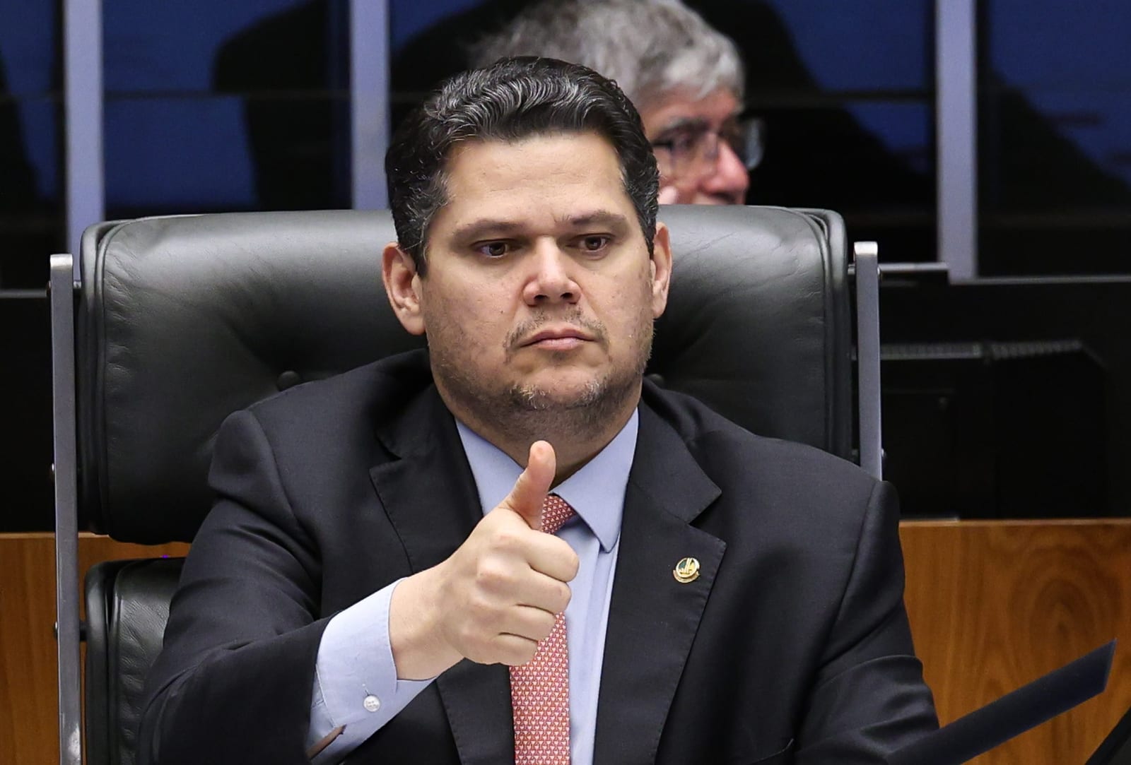 Alcolumbre deixa decisão sobre acelerar votação da escala 6×1 nas mãos do plenário do Senado