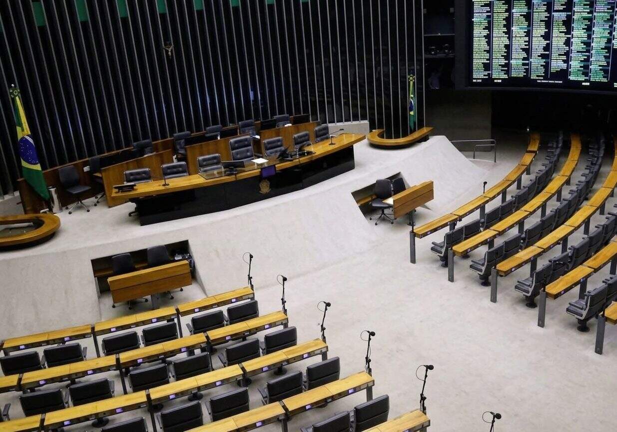 Congresso adia fim do recesso e retoma atividades em 10 de agosto