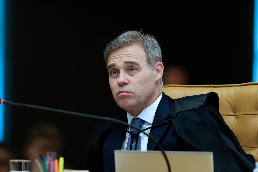 Mendonça pede ajuda da PF para acessar celular de Vorcaro
